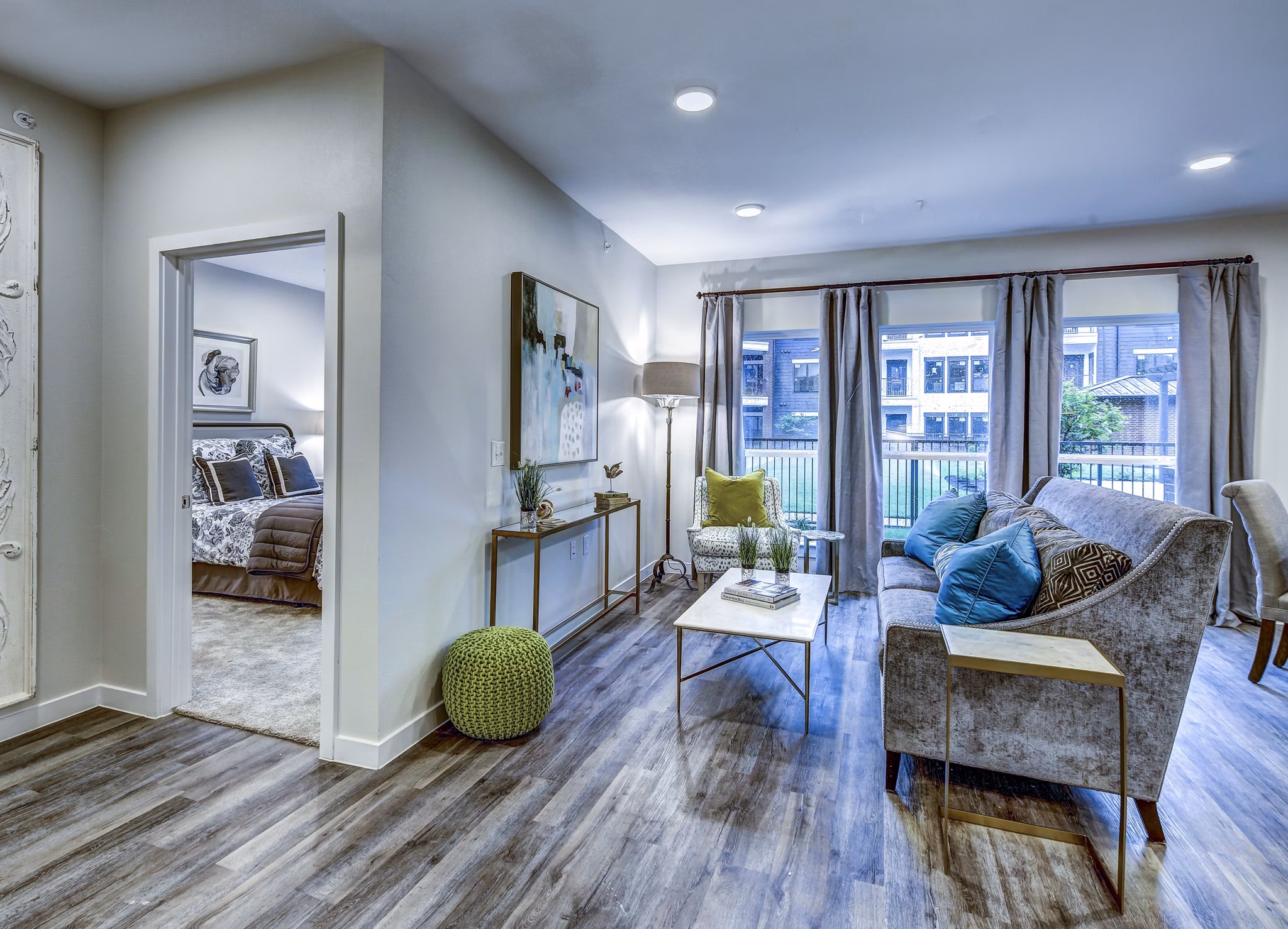 Stylish living room with contemporary furnishings at NorthStar Georgetown Apartments