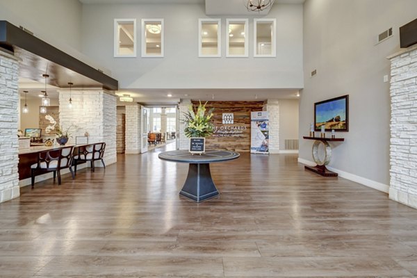 The Orchards at Arlington Highlands: Elegant clubhouse with modern design