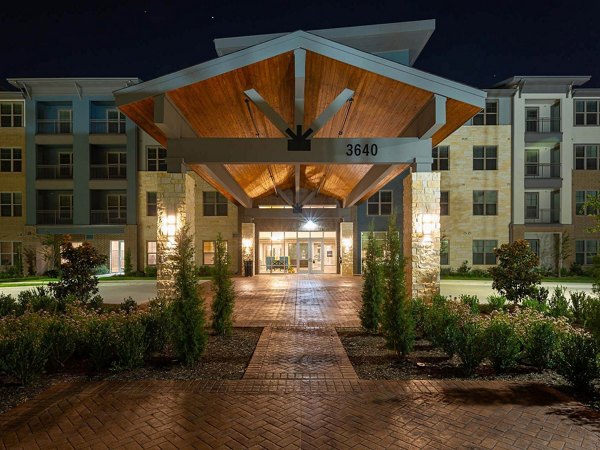 The Orchards at Market Plaza: Contemporary apartment with lush landscaping