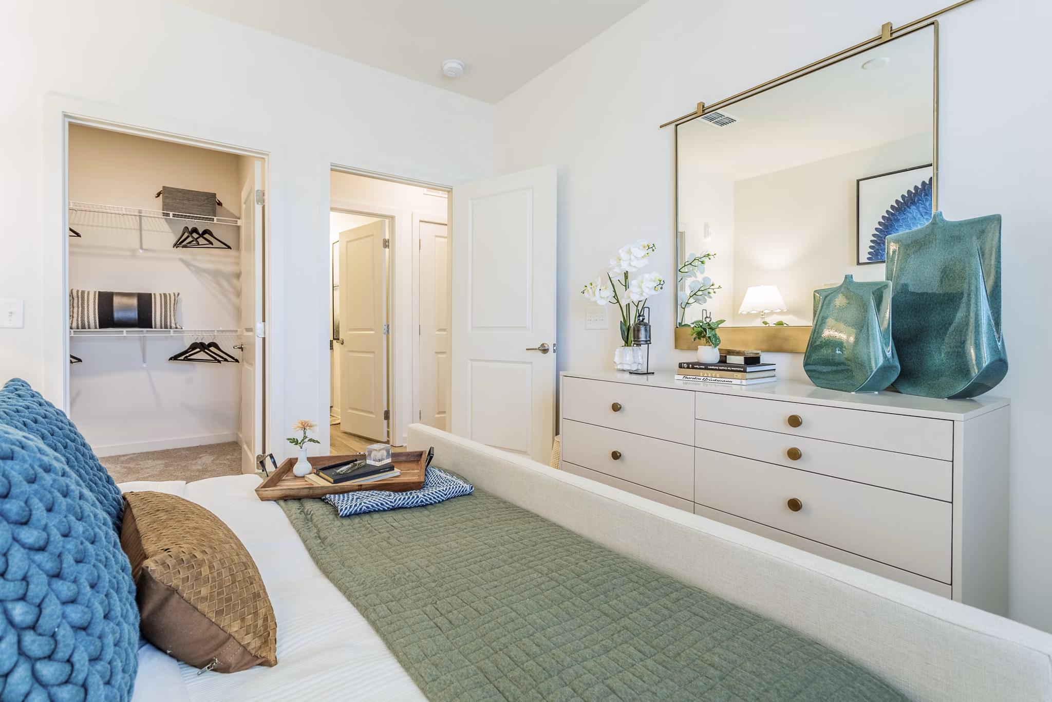 Cozy bedroom with modern furnishings in Birchway Rivergate Apartments