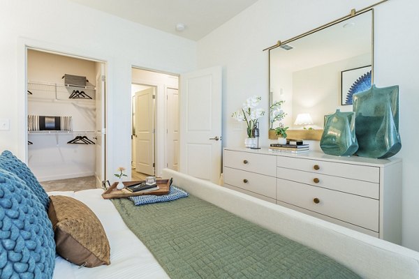 Cozy bedroom with modern furnishings in Birchway Rivergate Apartments