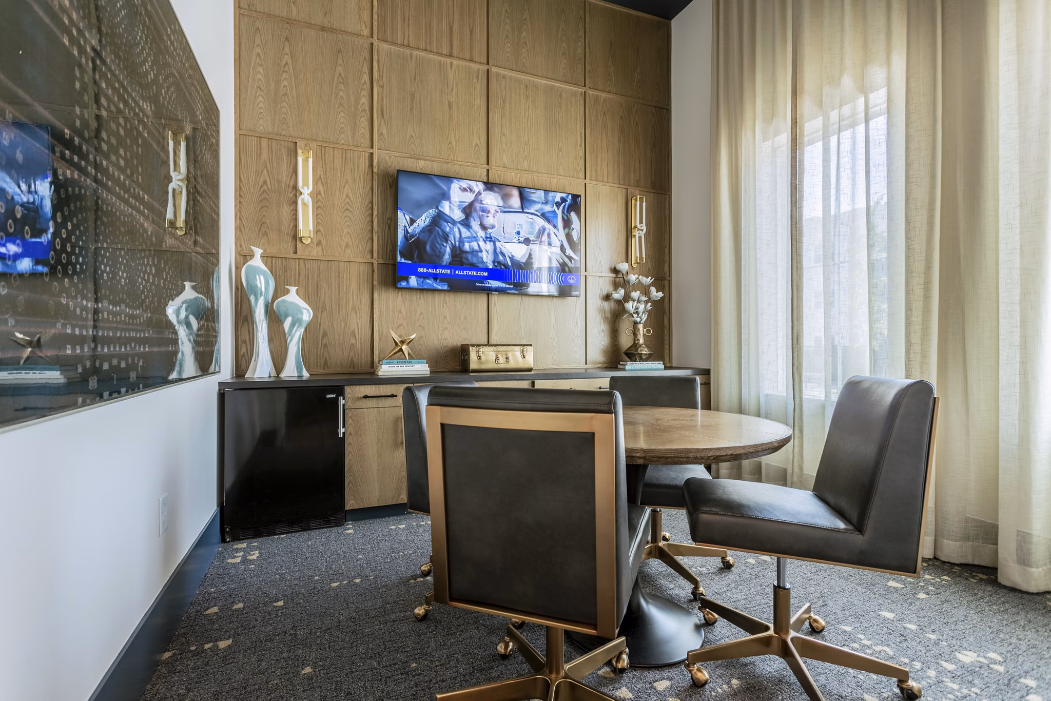 State-of-the-art meeting facility at Birchway Rivergate Apartments, perfect for business gatherings and events