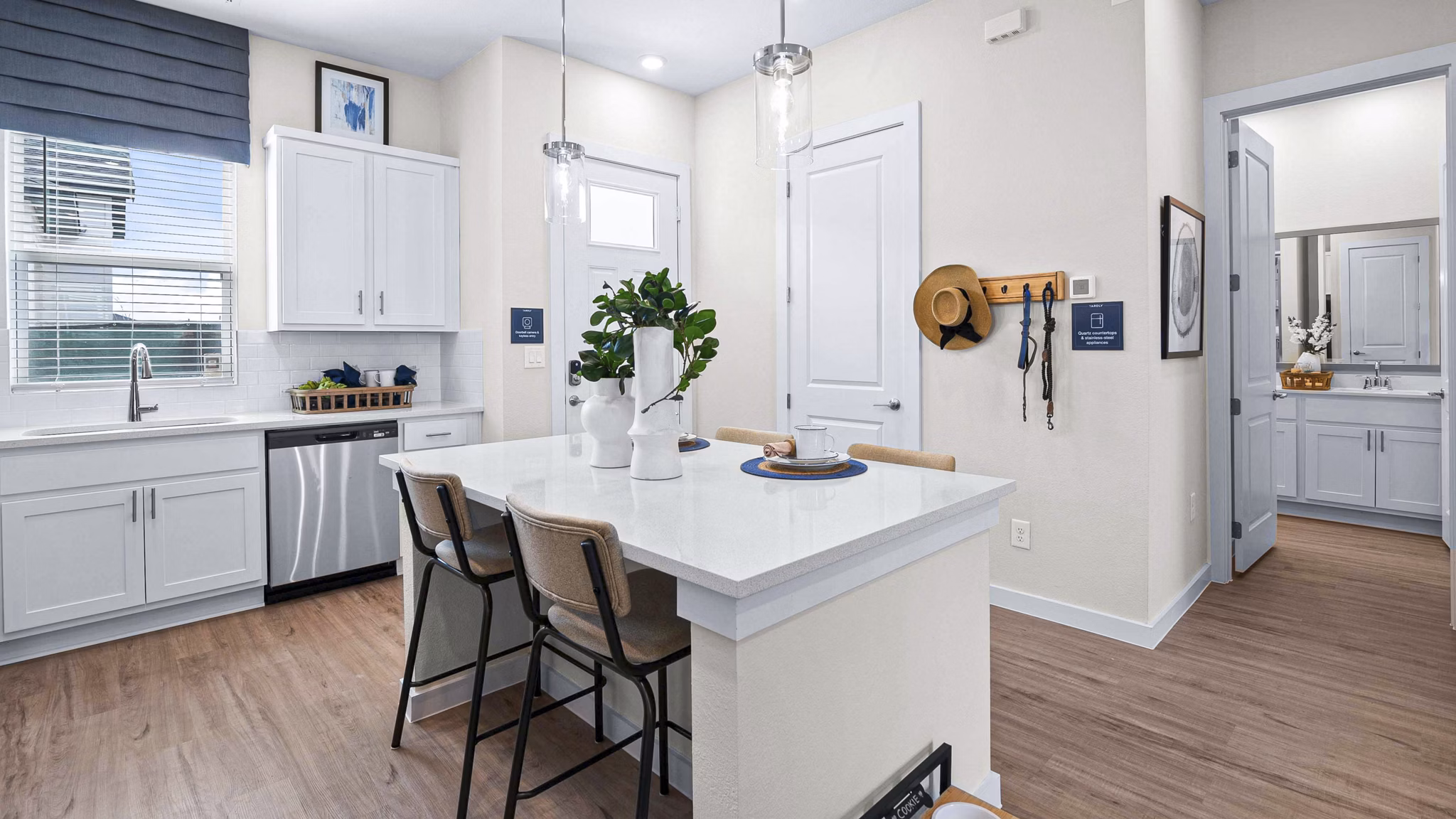 dining room at Yardly Cypress Apartments