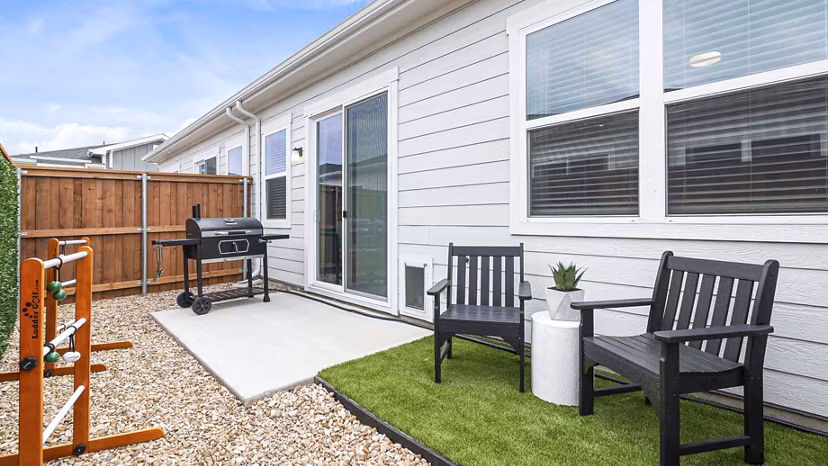 backyard/patio at Yardly Cypress Apartment Homes