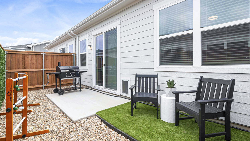 backyard/patio at Yardly Cypress Apartment Homes