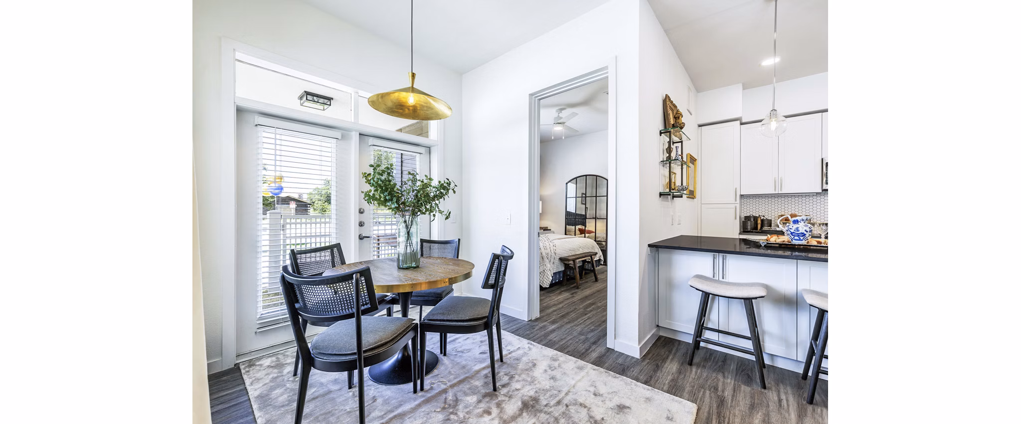 dining room at Vera Cedar Park Apartments