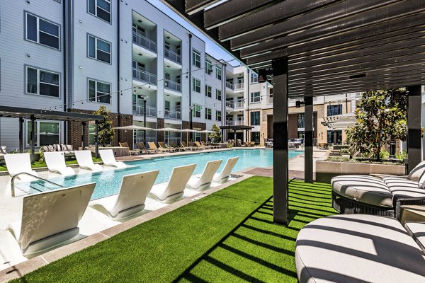 pool/patio at Vera Cedar Park Apartments