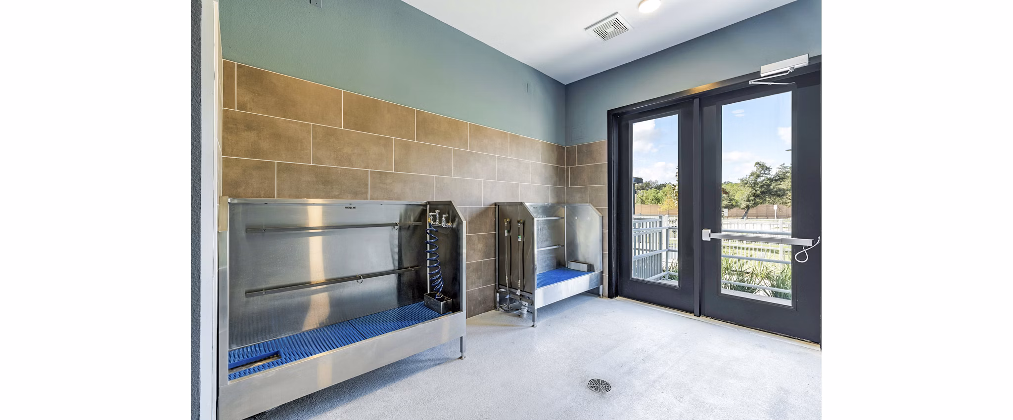 dog wash station at Vera Cedar Park Apartments