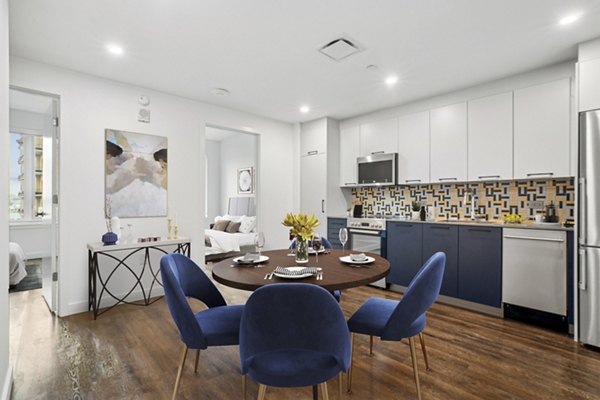 dining area at Broadridge Apartments