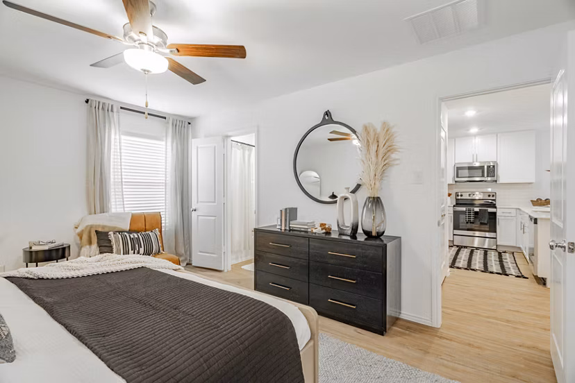 Spacious bedroom with modern decor at Summerwell Wildcat Ranch luxury apartments