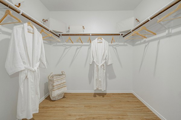 Summerwell Wildcat Ranch: Spacious bedroom closet with modern shelving and ample storage space