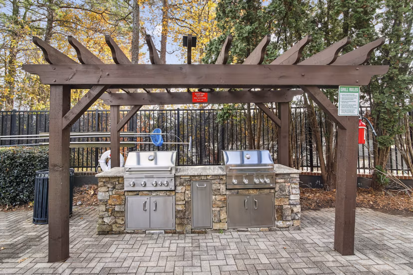grill area at Aventura Decatur Apartments
