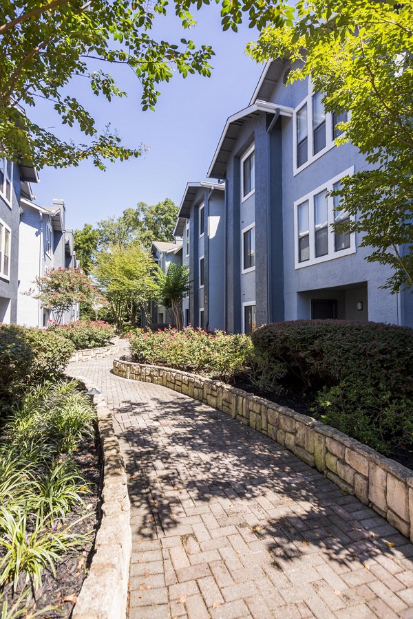 exterior at Aventura Dunwoody Apartments