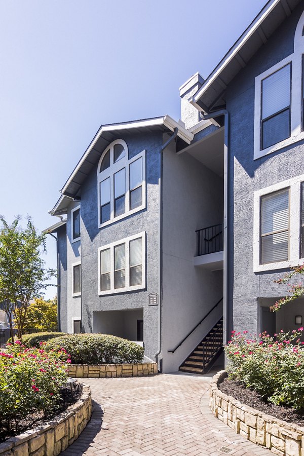 exterior at Aventura Dunwoody Apartments