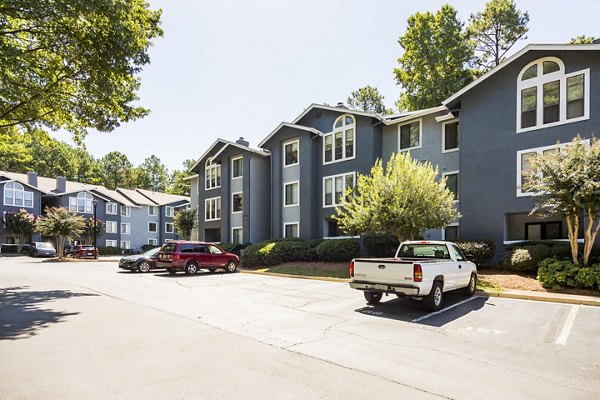 Aventura Dunwoody: Luxury apartment with lush landscaping in Dunwoody