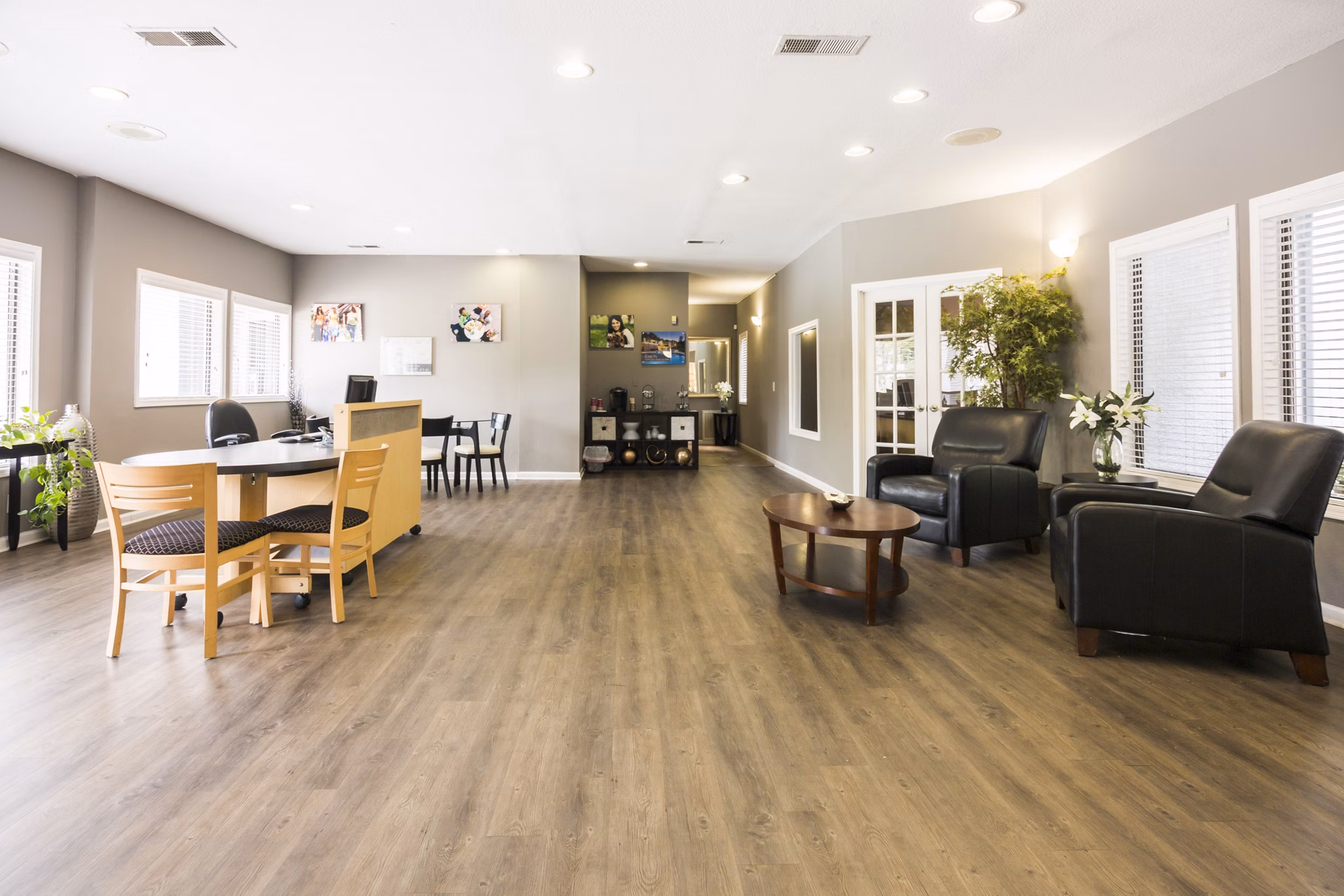 Elegant clubhouse with lounge seating at Aventura Dunwoody Apartments, ideal for social gatherings and relaxation