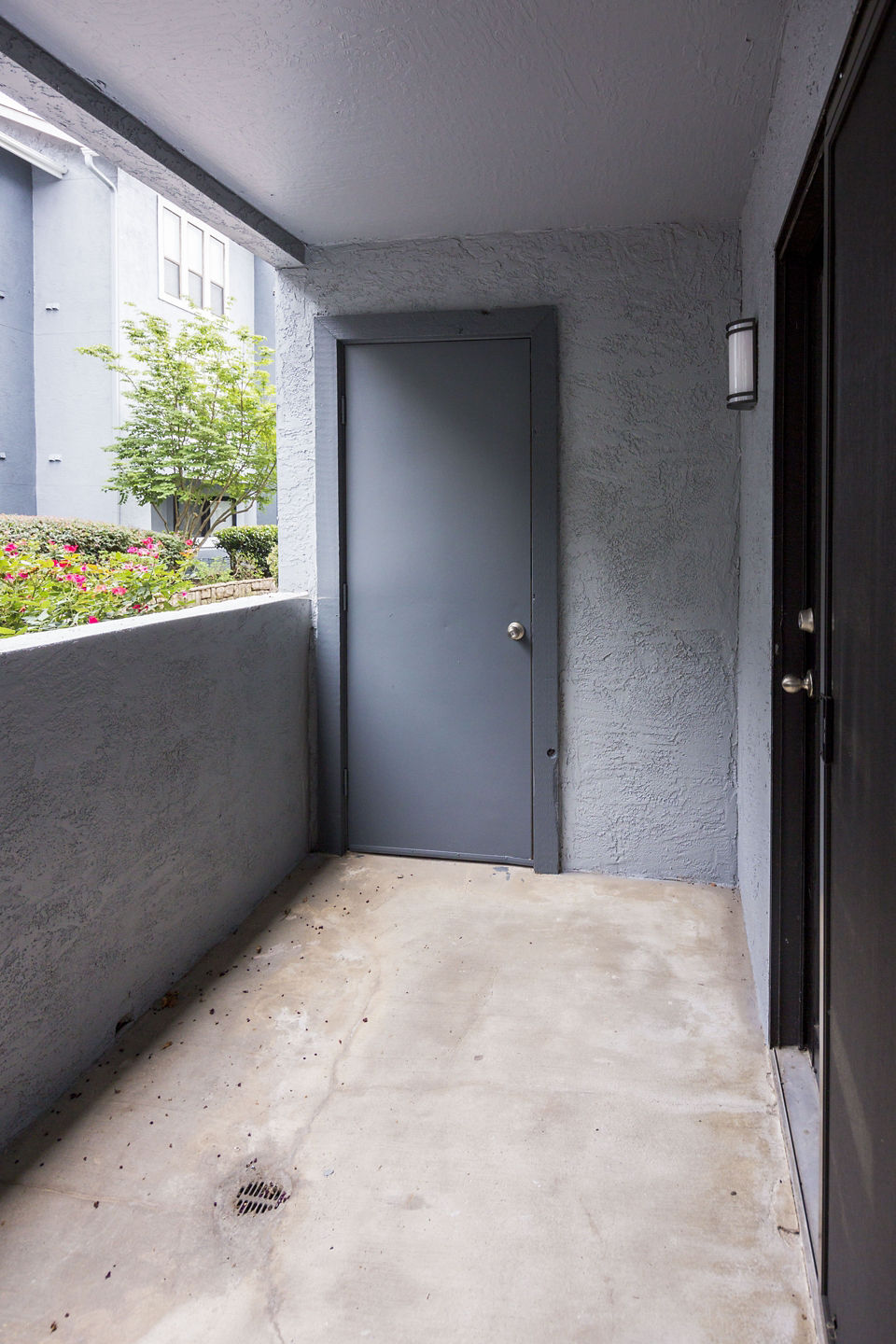 Spacious patio featuring modern outdoor furniture at Aventura Dunwoody Apartments