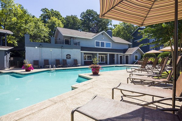 pool at Aventura Dunwoody Apartments