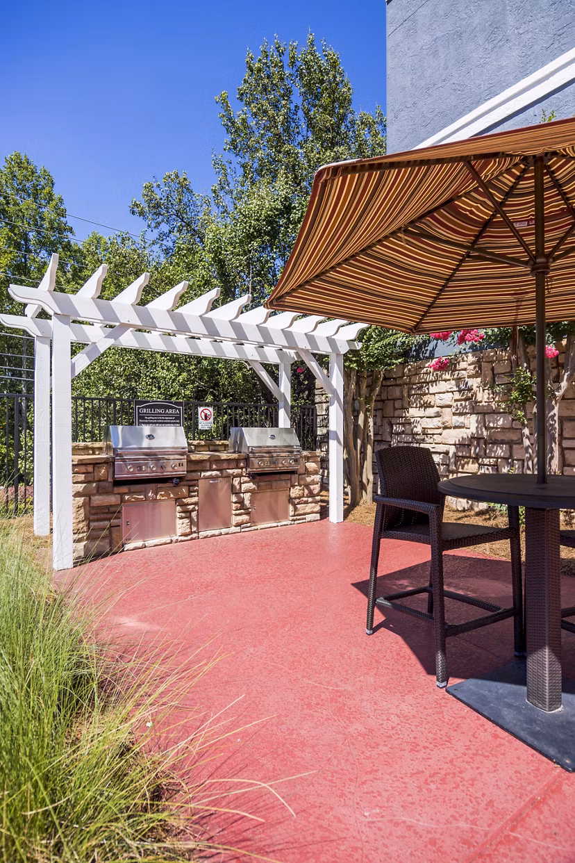 Grill area for outdoor dining at Aventura Dunwoody Apartments