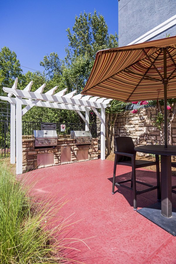 Grill area for outdoor dining at Aventura Dunwoody Apartments