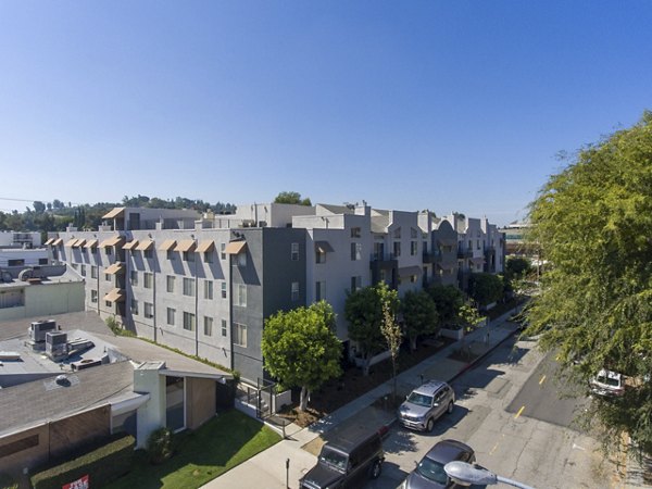 building at Warner Pointe Apartments