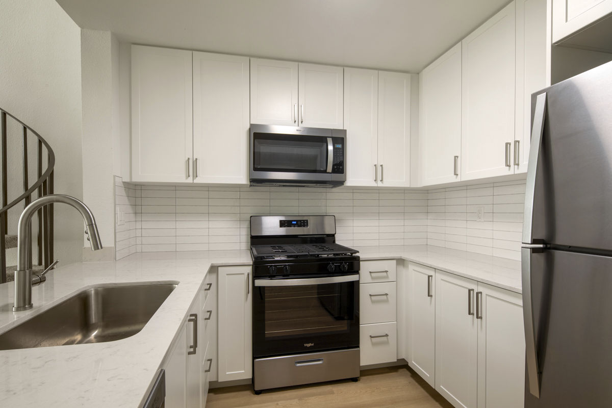 Warner Pointe Woodland Hills Ca 5 of 12