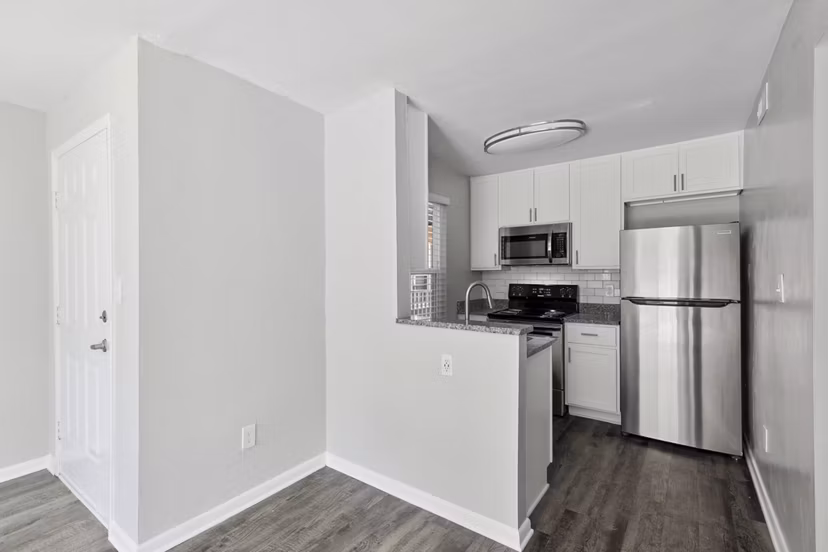 Modern kitchen with stainless steel appliances at Luna Pointe Apartments