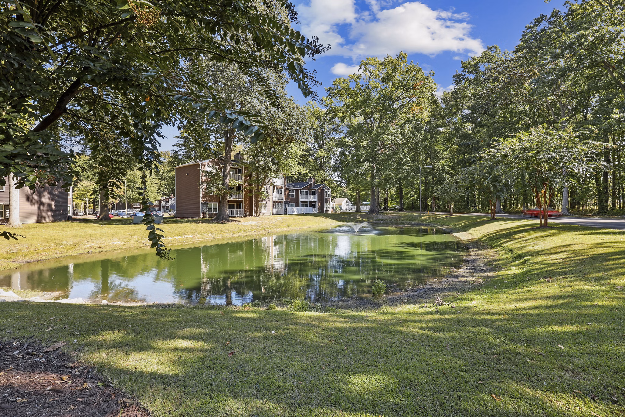 Courtyard with modern seating and gardens at Luna Pointe Apartments, a luxury property in the heart of the city's Greystar community