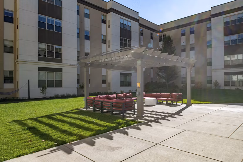courtyard at Hillside Commons Apartments