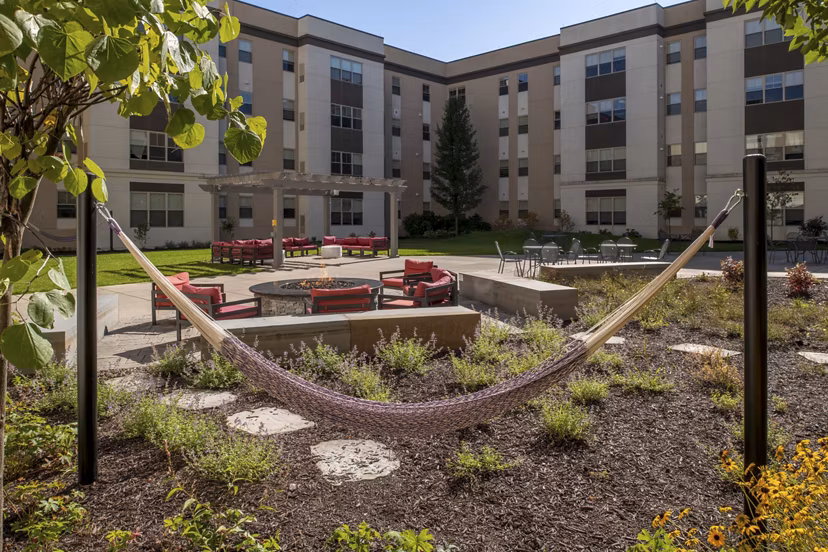 courtyard at Hillside Commons Apartments