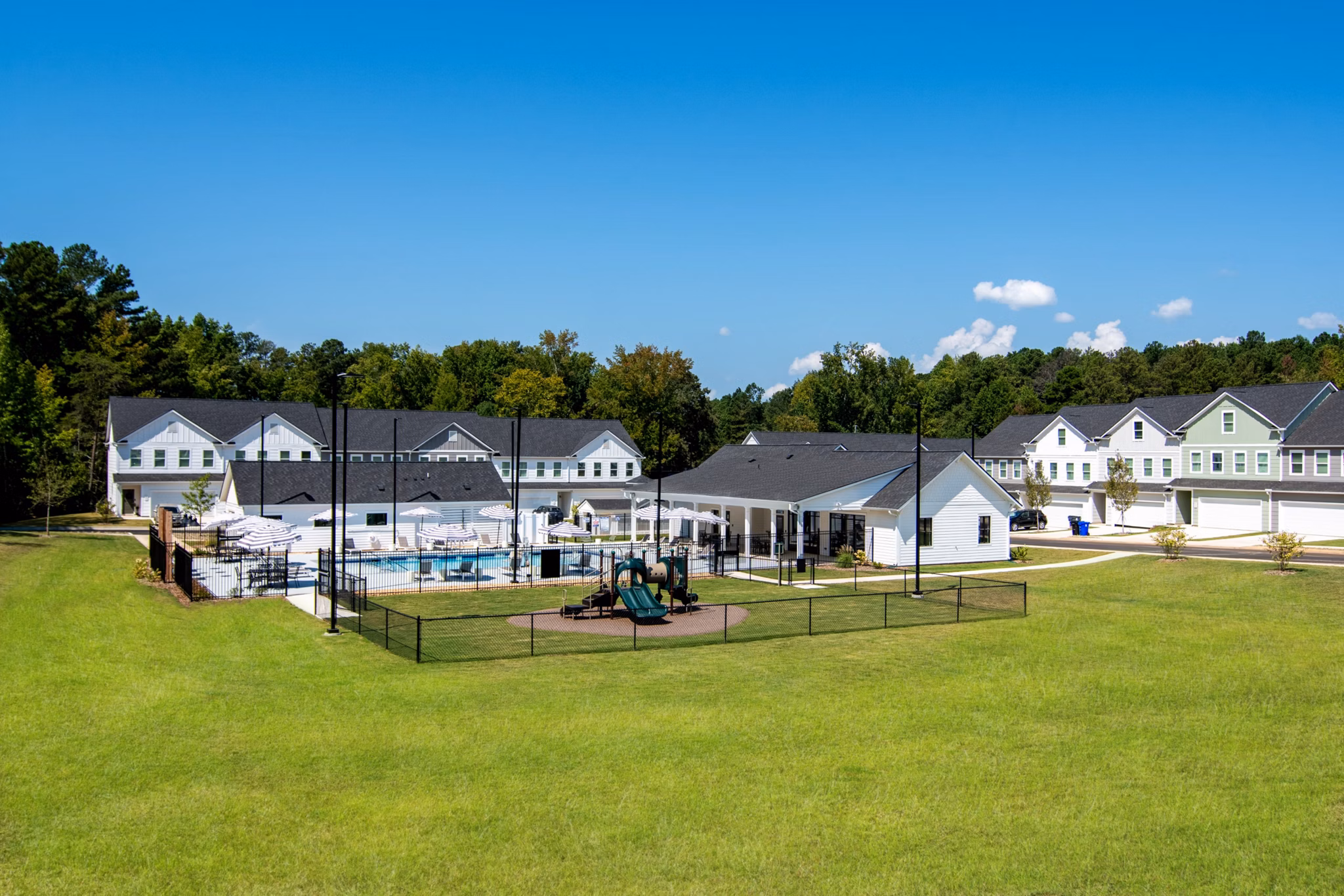 Summerwell Parkway Village: Sophisticated luxury apartment building in a serene community setting