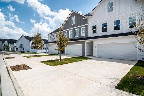 Summerwell Parkway Village: Contemporary building facade in luxury apartment community