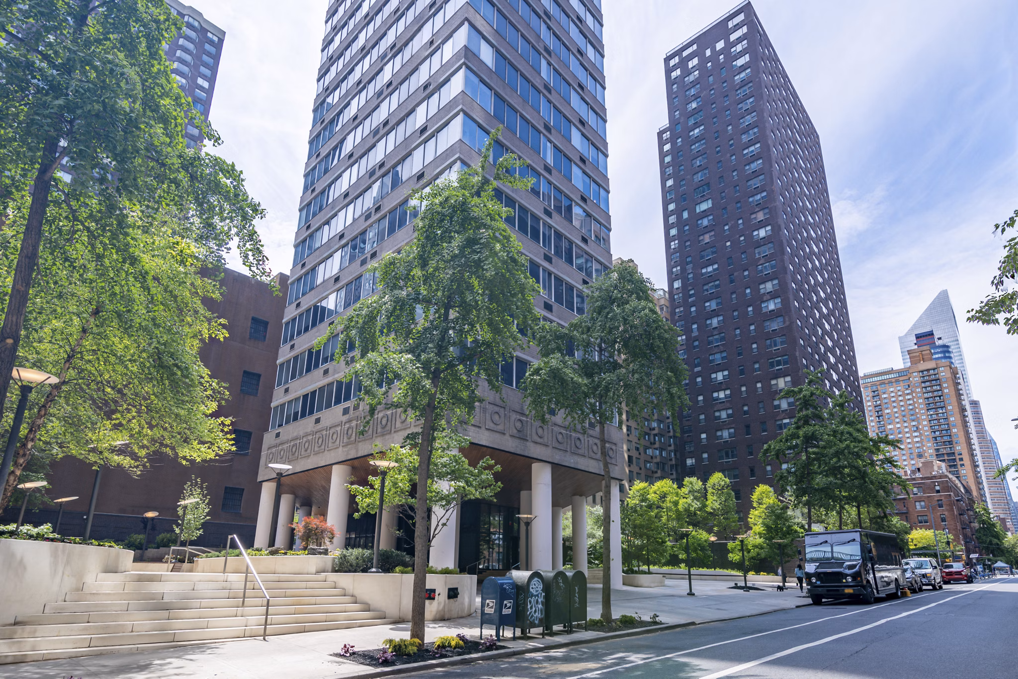Oriana Apartments: Modern luxury high-rise in vibrant city center