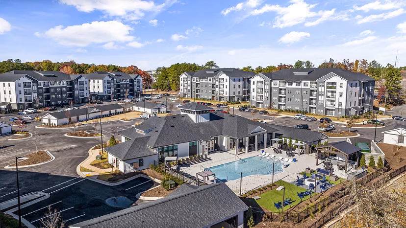 Arlow at Blue Ridge: Contemporary of luxury apartments nestled in a scenic setting