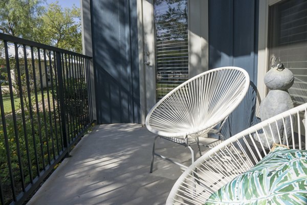 patio at Timberhill Commons Apartments