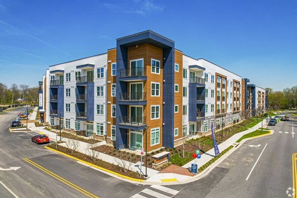 building/exterior at Innsbrook Square Apartments