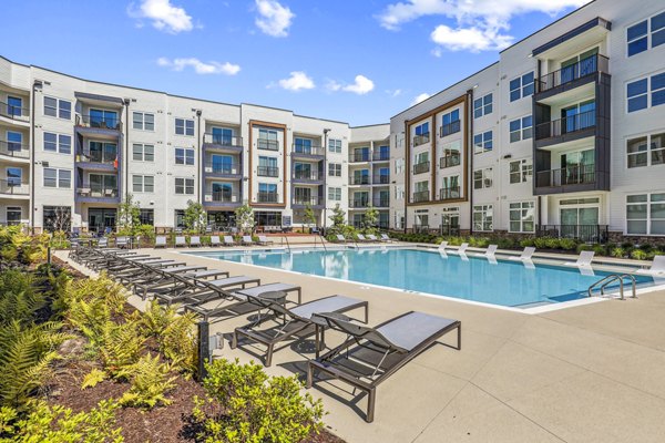 Rooftop pool with sun loungers at Innsbrook Square Apartments, offering luxury amenities for relaxation and leisure