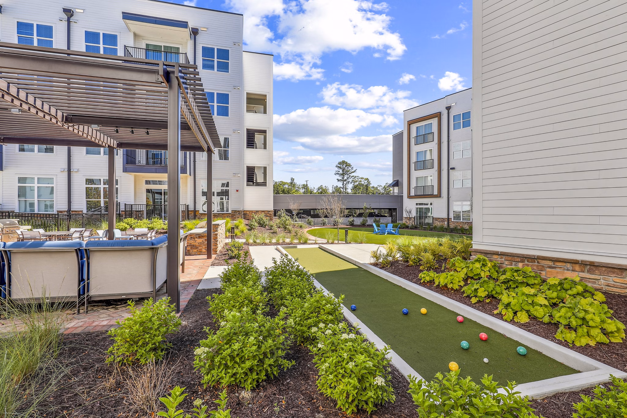 Vibrant recreational area with lush greenery at Innsbrook Square Apartments, ideal for relaxation and outdoor activities