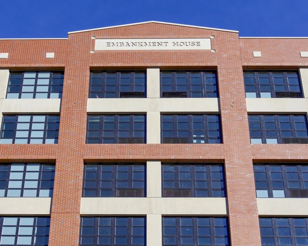 building/exterior at Embankment House Apartments