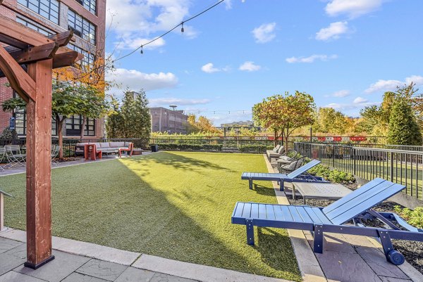 recreational area at Embankment House Apartments