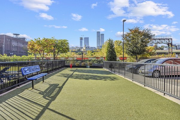 recreational area at Embankment House Apartments