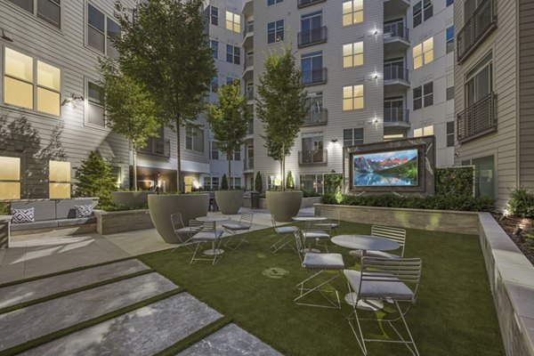 courtyard at Hanover North Cambridge Apartments