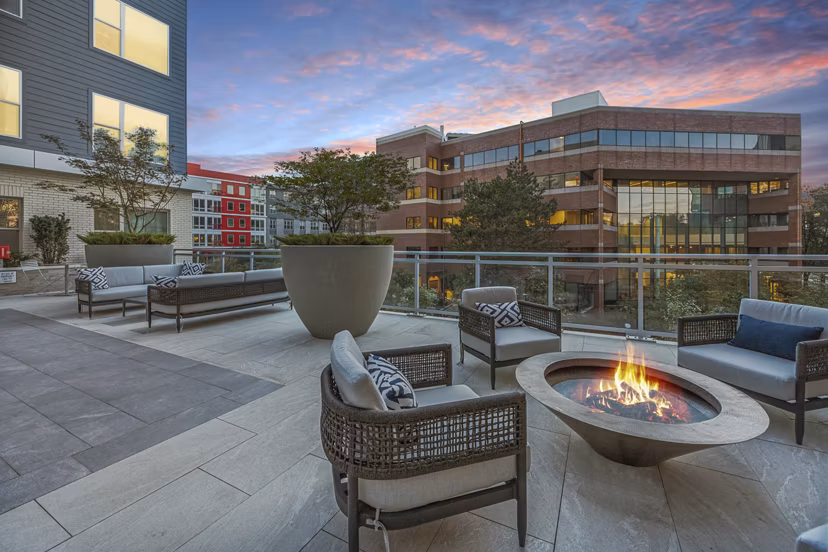 courtyard at Hanover North Cambridge Apartments