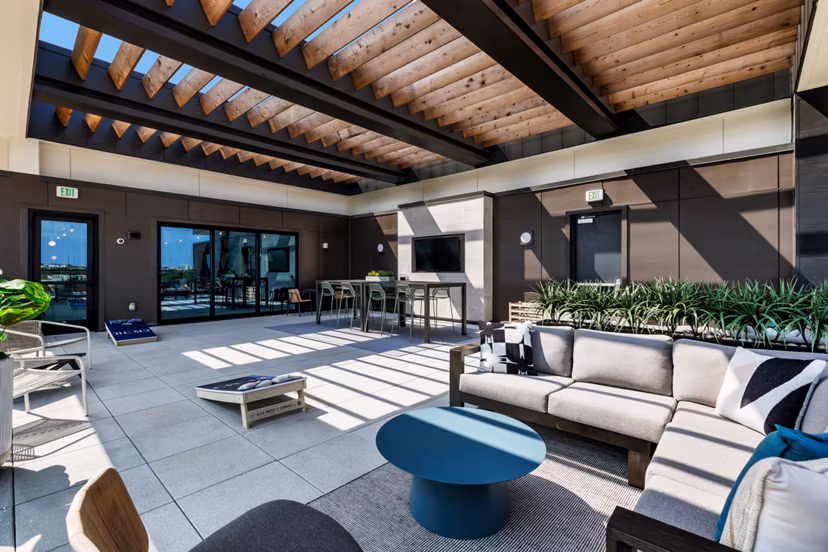 Courtyard with modern seating at The Met Apartments, part of Greystarâ€™s luxury apartment offerings