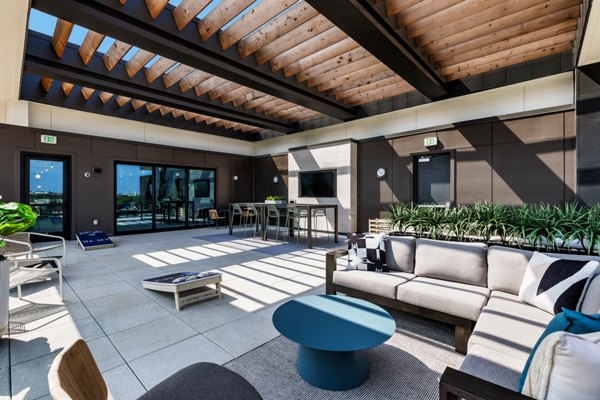 Courtyard with modern seating at The Met Apartments, part of Greystarâ€™s luxury apartment offerings