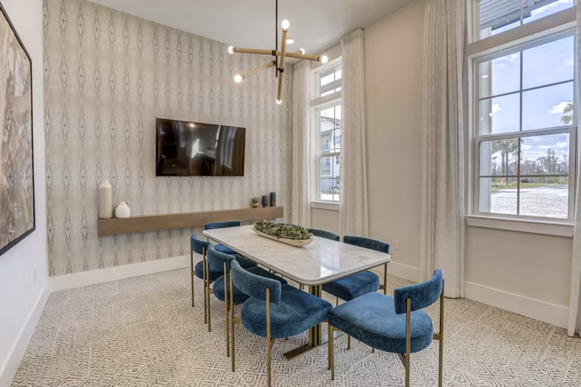 Meeting space with modern furnishings at Alton Serenoa Apartments, ideal for gatherings and professional events Luxury rental option in Greystar community