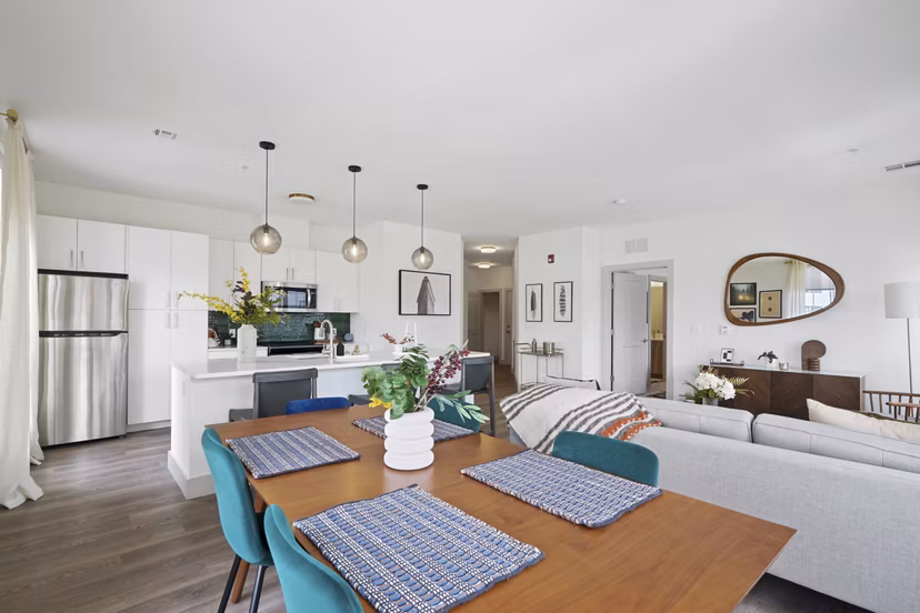 dining room at Emerson II Apartments