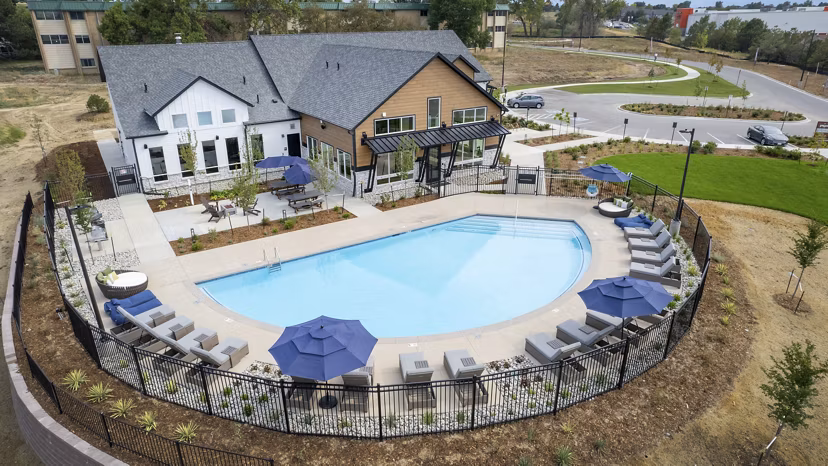 pool at Prose Farm Apartments 