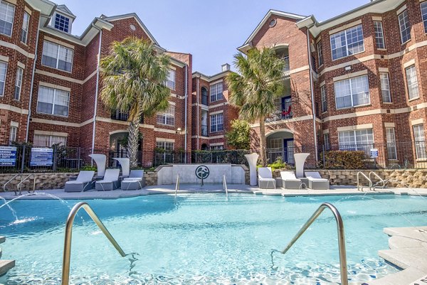 pool at Enclave at La Frontera Apartments