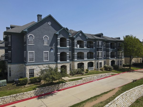 exterior at Lakeside at La Frontera Apartments